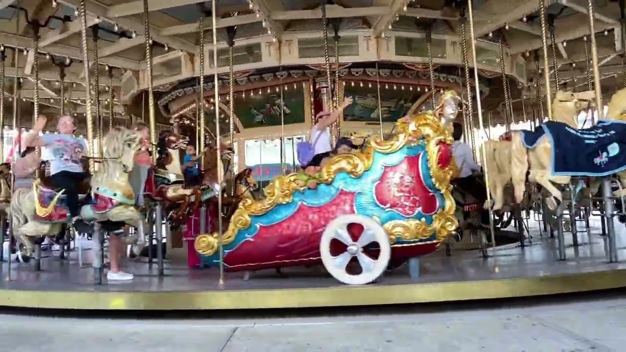 루나 파크 회전목마 (Luna Park Carousel)